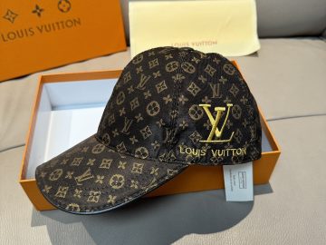 LOUIS VUITTON Caps