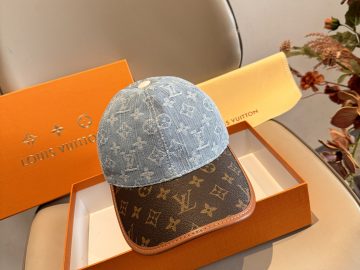 LOUIS VUITTON Caps
