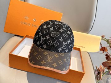 LOUIS VUITTON Caps