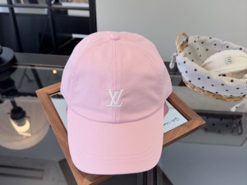 LOUIS VUITTON Caps