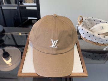 LOUIS VUITTON Caps