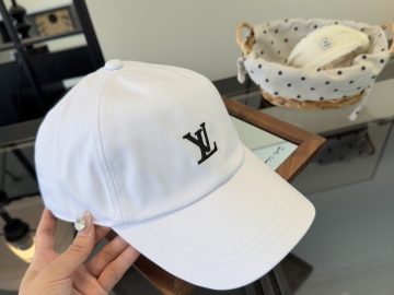 LOUIS VUITTON Caps