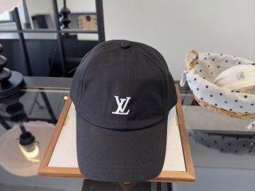 LOUIS VUITTON Caps