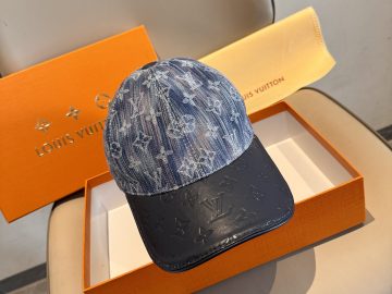 LOUIS VUITTON Caps