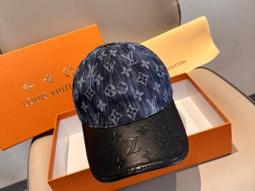 LOUIS VUITTON Caps