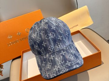 LOUIS VUITTON Caps
