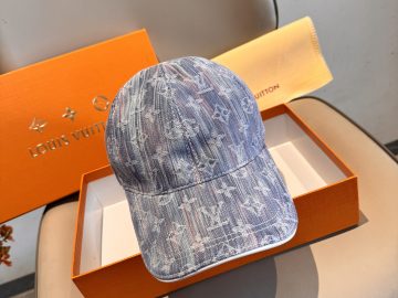 LOUIS VUITTON Caps