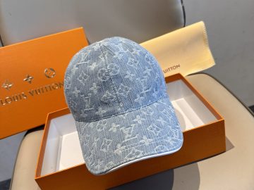 LOUIS VUITTON Caps