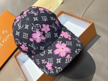 LOUIS VUITTON Caps
