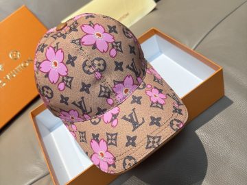 LOUIS VUITTON Caps