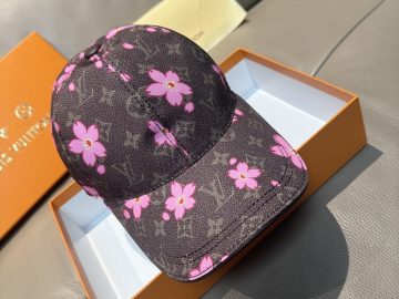 LOUIS VUITTON Caps