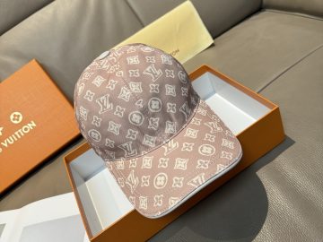 LOUIS VUITTON Caps