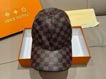 LOUIS VUITTON Caps