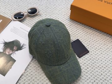 LOUIS VUITTON Caps