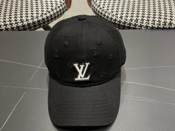 LOUIS VUITTON Caps
