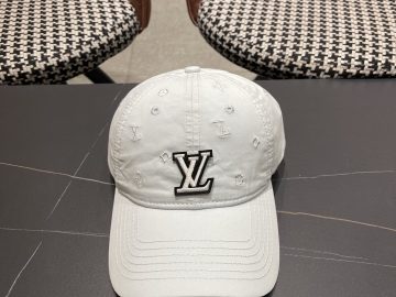 LOUIS VUITTON Caps