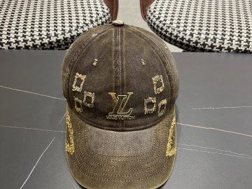 LOUIS VUITTON Caps