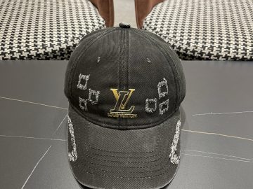 LOUIS VUITTON Caps