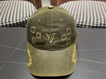 LOUIS VUITTON Caps