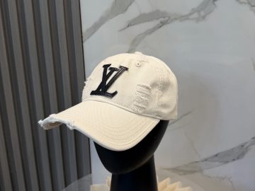 LOUIS VUITTON Caps