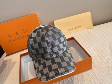 LOUIS VUITTON Caps