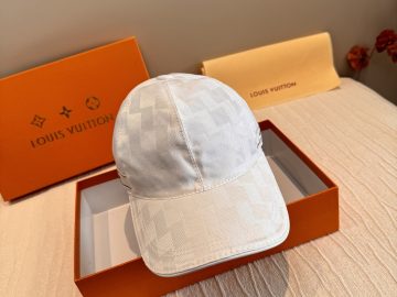 LOUIS VUITTON Caps