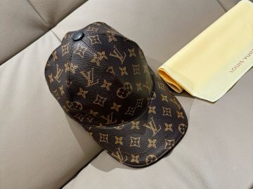 LOUIS VUITTON Caps