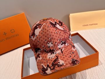 LOUIS VUITTON Caps