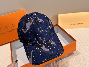 LOUIS VUITTON Caps