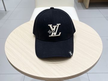 LOUIS VUITTON Caps