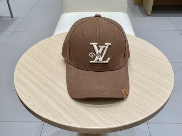 LOUIS VUITTON Caps