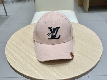 LOUIS VUITTON Caps