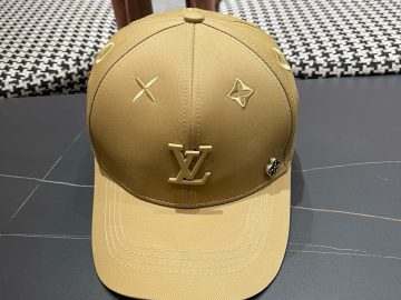 LOUIS VUITTON Caps
