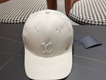 LOUIS VUITTON Caps
