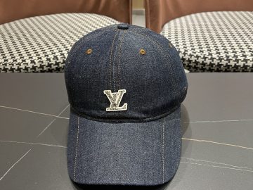 LOUIS VUITTON Caps
