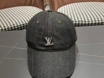 LOUIS VUITTON Caps