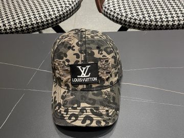 LOUIS VUITTON Caps
