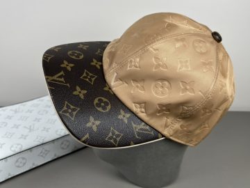 LOUIS VUITTON Caps