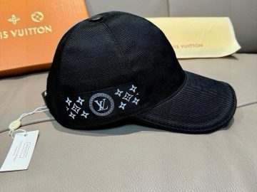 LOUIS VUITTON Caps