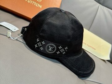 LOUIS VUITTON Caps