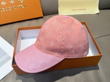 LOUIS VUITTON Caps