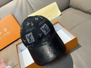 LOUIS VUITTON Caps