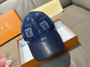 LOUIS VUITTON Caps