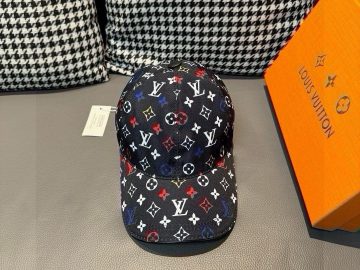 LOUIS VUITTON Caps