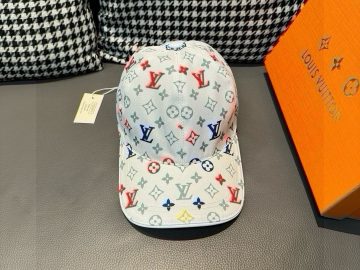 LOUIS VUITTON Caps
