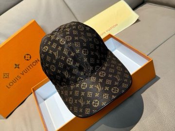LOUIS VUITTON Caps