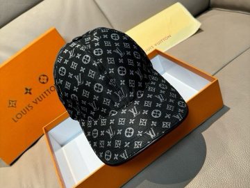 LOUIS VUITTON Caps