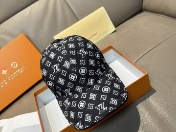 LOUIS VUITTON Caps