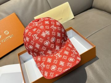 LOUIS VUITTON Caps