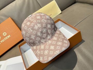 LOUIS VUITTON Caps